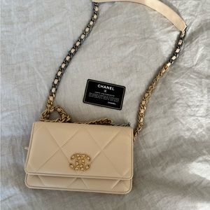 Chanel 19 wallet on chain in ivory